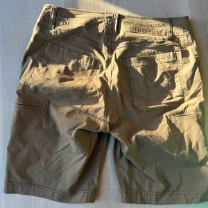 mens kuhl size 30 shorts. excellent condition khaki color